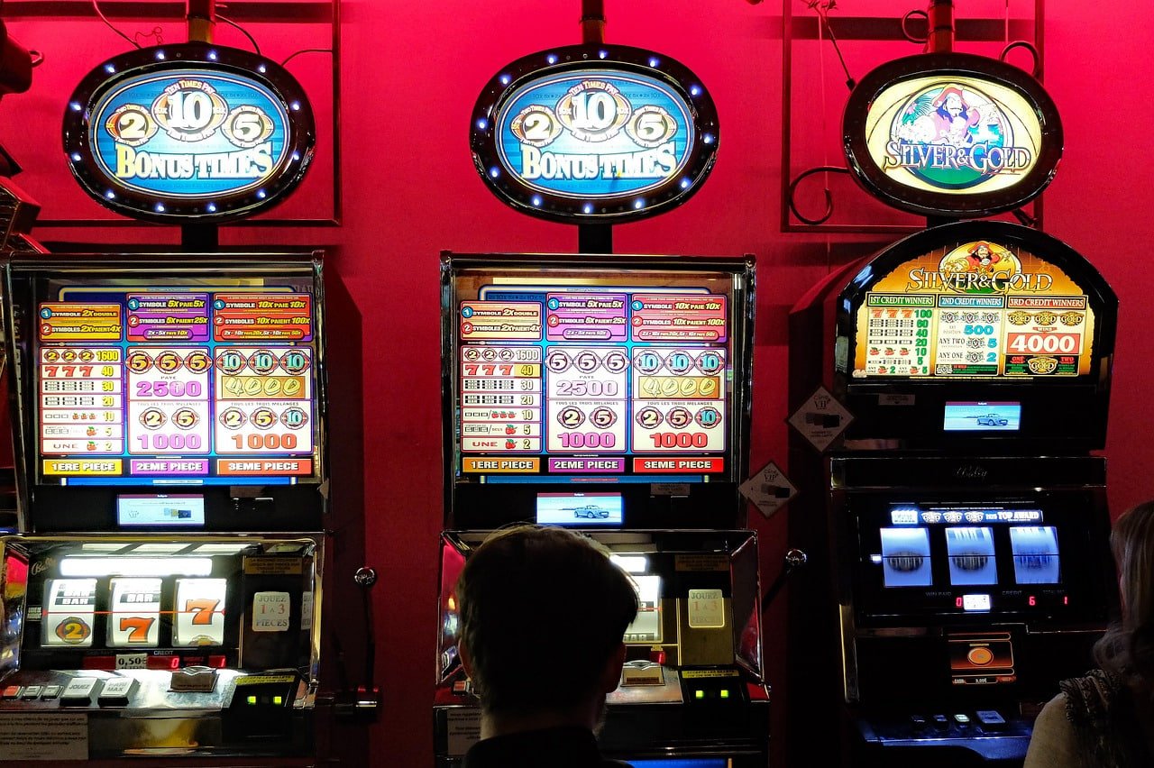 Roda European Roulette dengan angka 0-36 di studio amphoreus